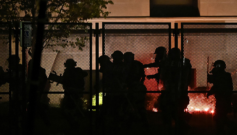 警察槍擊黑人引發持續騷亂 威州進入緊急狀態