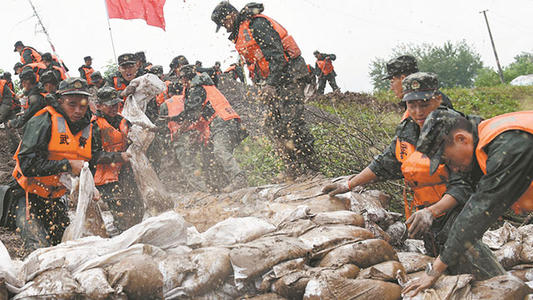 国防部：解放军和武警部队131万人次抗洪