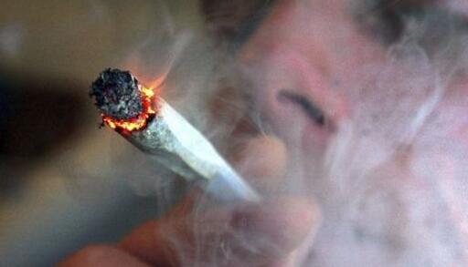 調查：近兩成受訪青年曾吸大麻 三成半誤以為危害少過煙酒