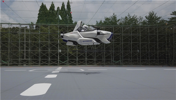 梦想成真  日本飞天车试飞成功