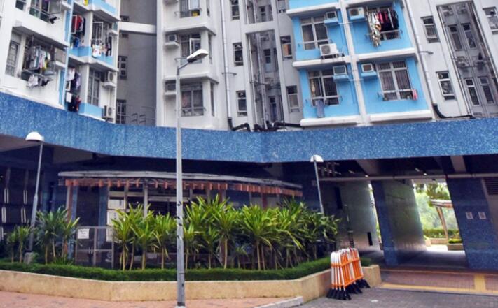 兩男冒警截查15歲少年 搶5000元后逃去