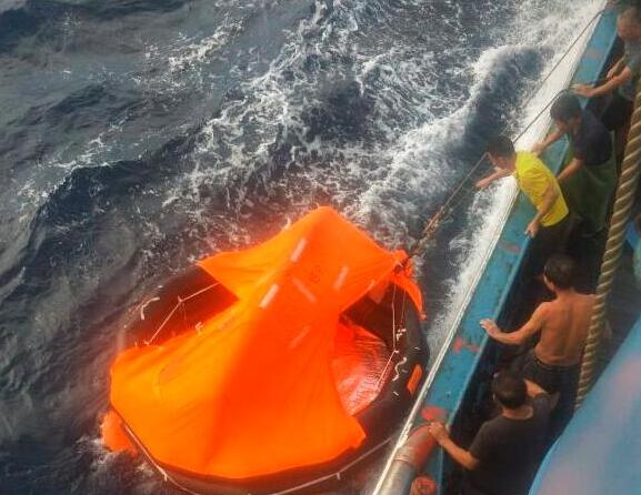 福建两船相撞12人失踪2人获救