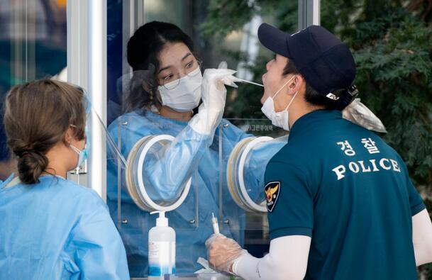 韓國收紧防疫措施：连锁咖啡店即日起禁堂食 健身房停开