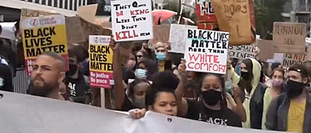 英国伦敦举行反种族歧视抗议活动