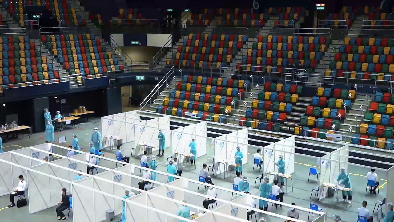 逾52.6萬人網上預約普檢 張建宗視察大會堂社區檢測中心