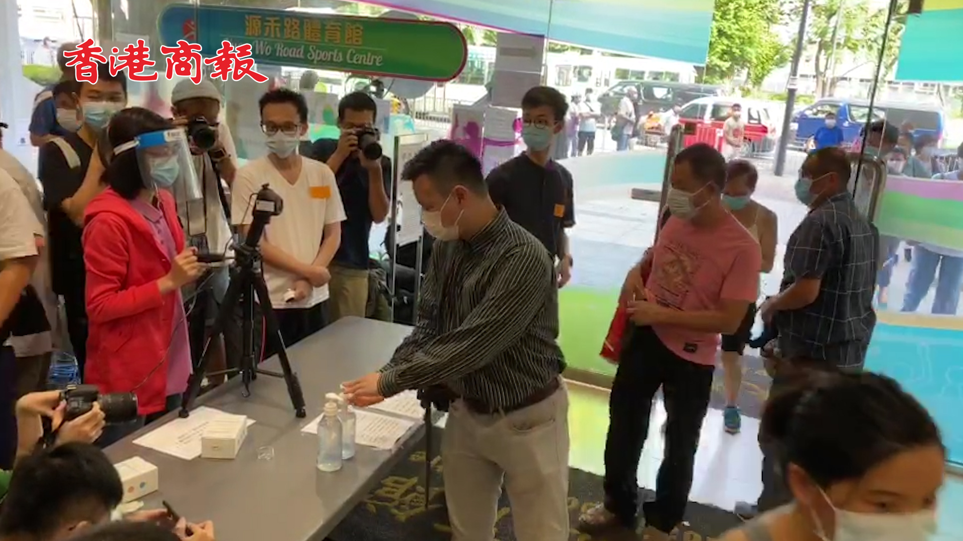 有片丨普及社區檢測首日 市民排隊等候採樣