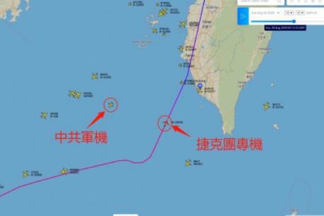 “解放军军机距捷克访问团专机不到80公里”