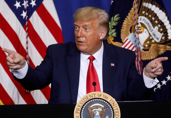 特朗普視察威州 稱反種族主義示威是恐怖行動