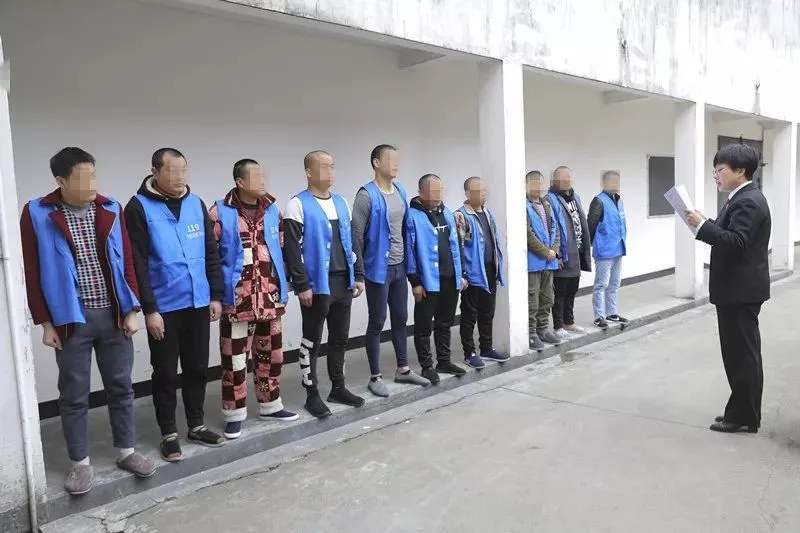 武汉宣判一起11人涉恶案