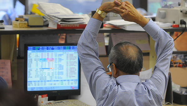 恒指维持震荡走势 航空股、中资券商股走强