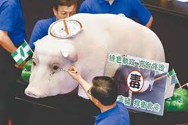 美國真挺台灣？台前“駐外”官員：強迫台接受美豬，是霸淩