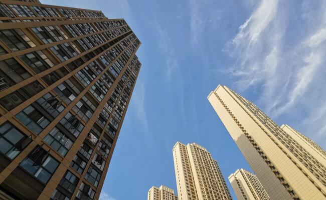 【內房焦點】設三條紅線收緊房企融資 大摩：三大內房股踩線