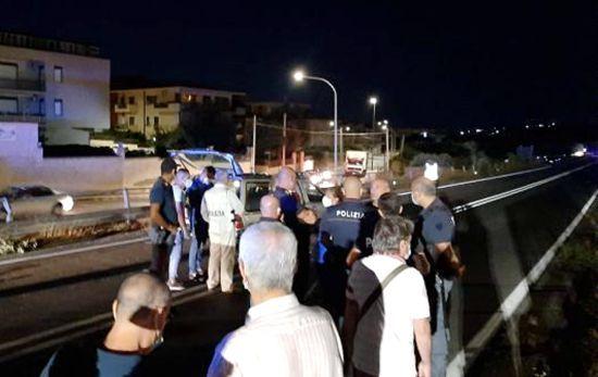 意警察追捕难民时发生车祸 一难民死亡三警员受伤