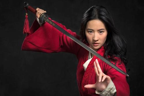 刘亦菲主演的《花木兰》上映 黄之锋马上跳出来碰瓷