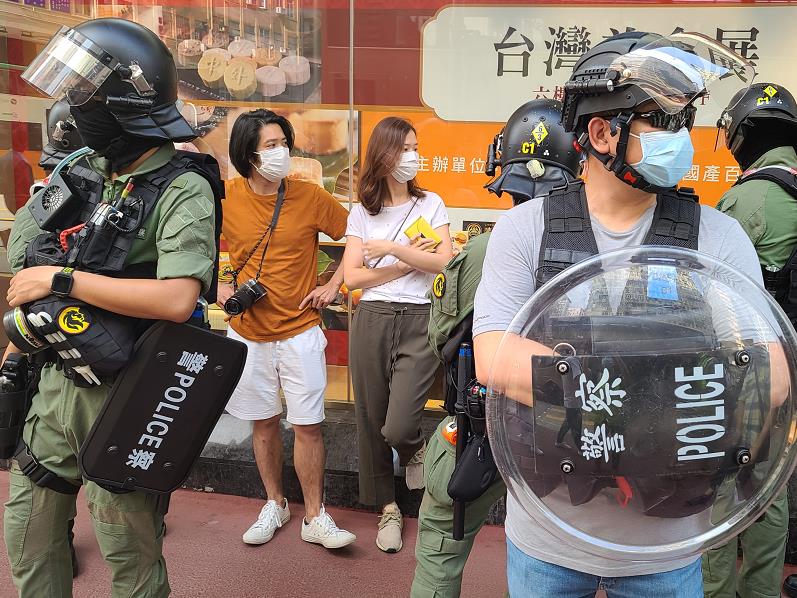 圖集｜九龍非法集結 油麻地約30人被捕