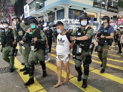 有片｜便衣港警雷霆出击  违法示威者束手就擒