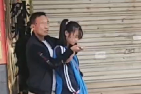 张家界一男子学校附近持刀伤人 4名学生受伤
