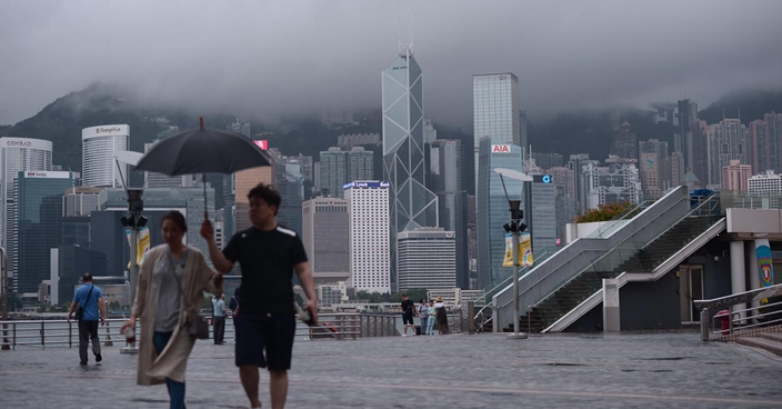 間中有驟雨及雷暴 下午短暫有陽光