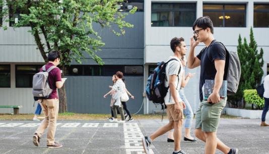 校友連線勉大專生：專注學業 自強不息