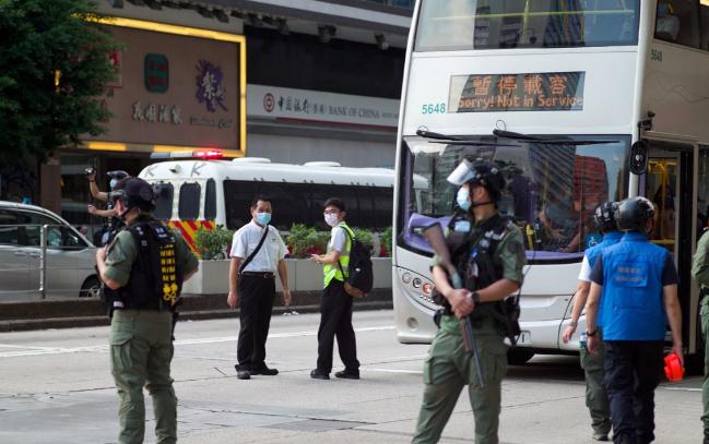 警方：新巴司機藏攻擊性武器 涉危駕及藏武被捕