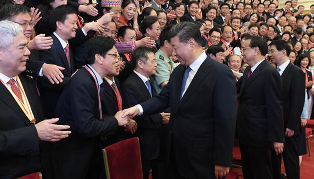 习近平向教师和教育工作者致以节日祝贺和诚挚慰问