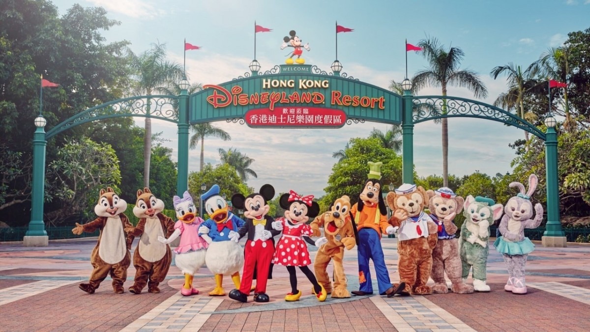 香港迪士尼樂園推15周年慶祝活動及禮品
