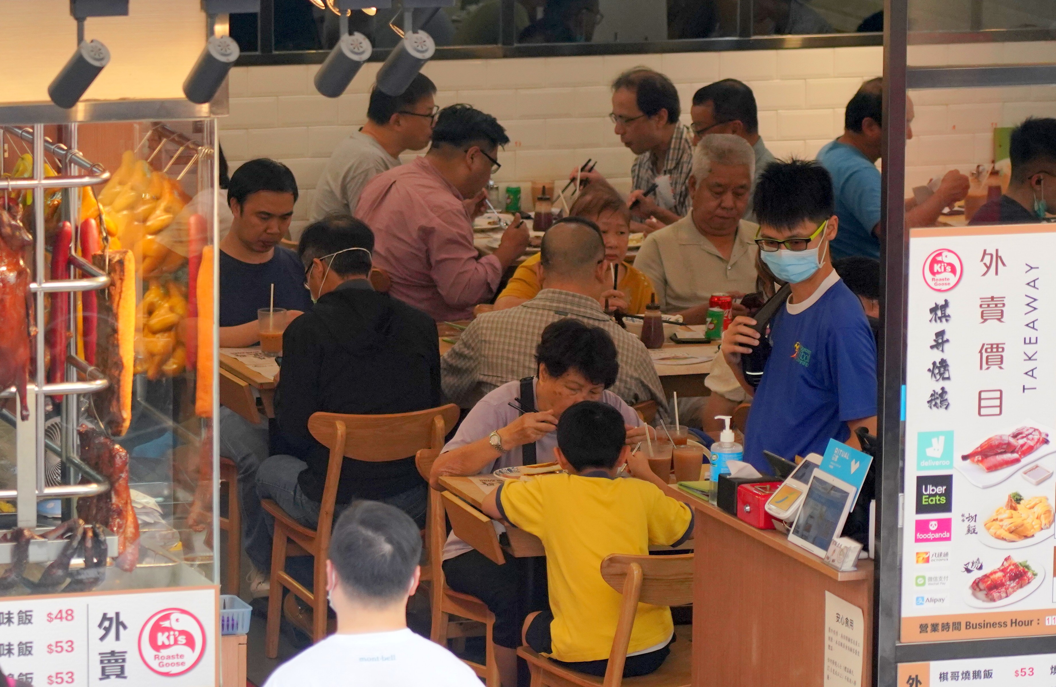 食環署提醒食物業經營者及從業員須持續採取防疫措施