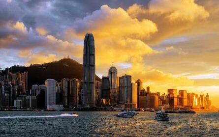 港股尾市沽壓加劇 成交縮至1038億