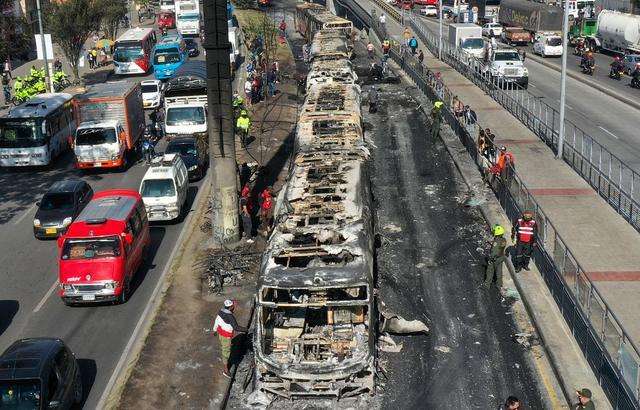 哥伦比亚多地发生暴力示威活动 造成7死148伤