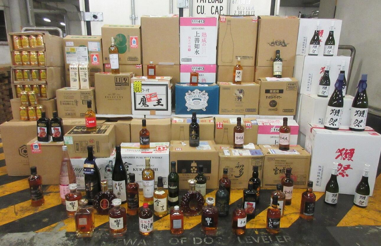 海關破走私烈酒集團檢一百二十萬元貨物