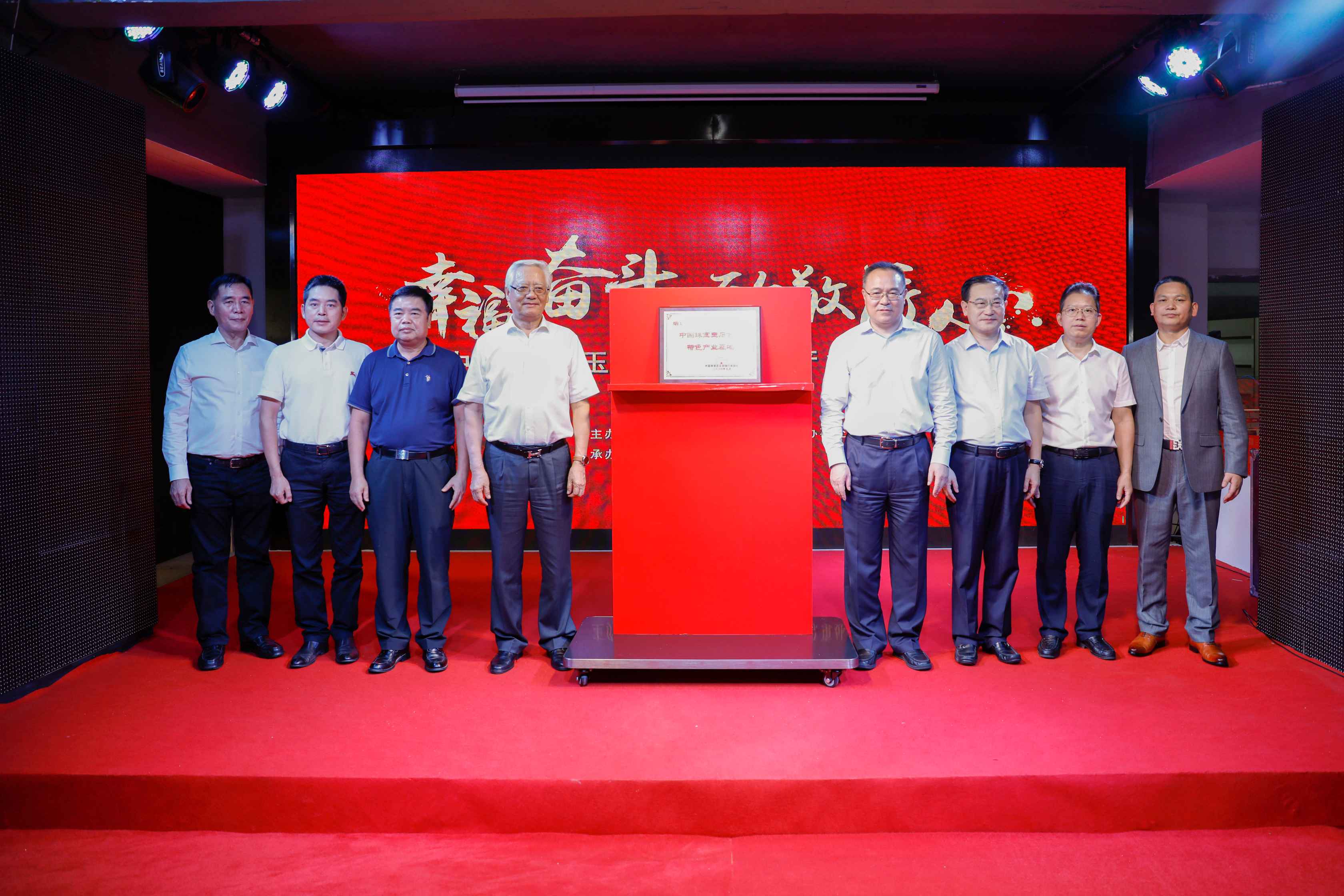 「中國珠寶玉石首飾產業基地」在深圳橫崗揭牌