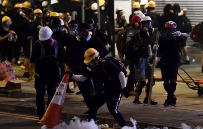 台記者承认助5港暴徒偷渡抵台 曝民進黨扣人及下令封口