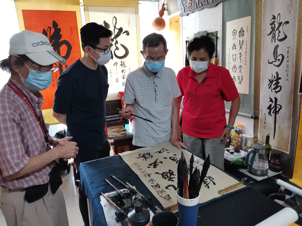 四位本港書畫名家墨寶致敬內地支援隊