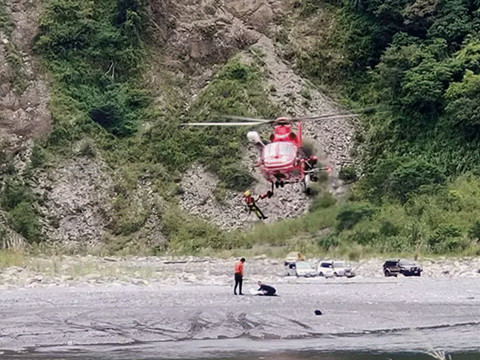 台湾南投发生遊客在河床露营被水冲走意外 致4人死亡