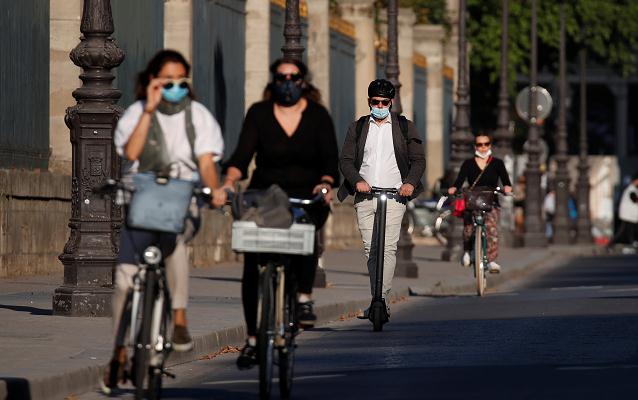 全球單日確診逾30萬宗創新高