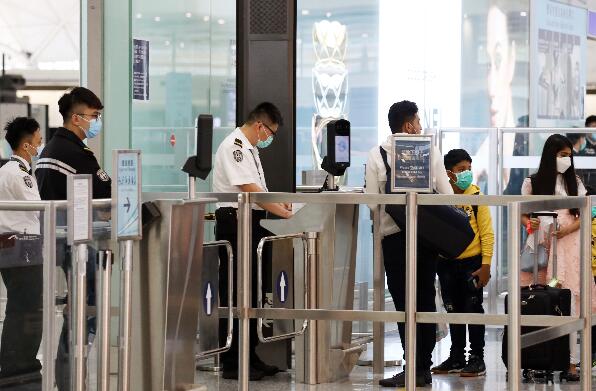 海關檢獲約一公斤懷疑大麻花 拘捕2人