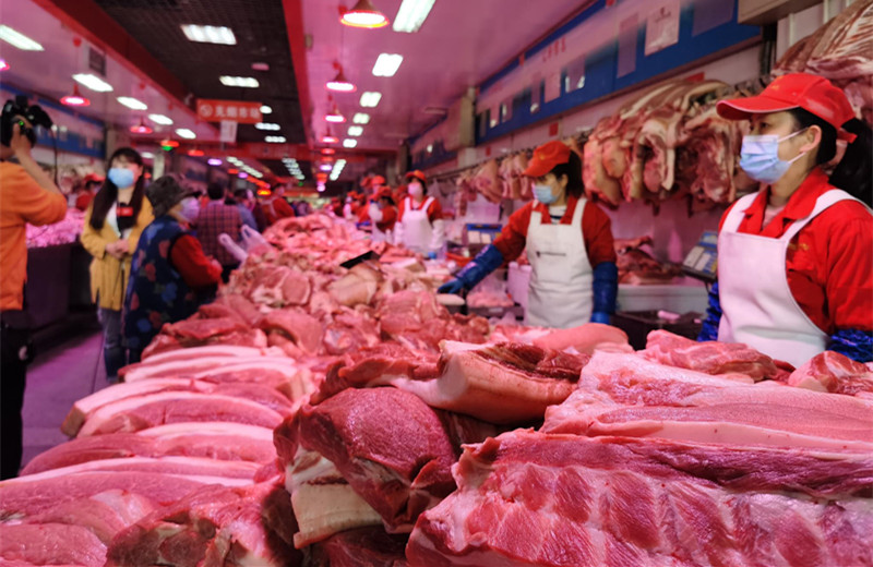 商务部：上周猪肉批发价格下降0.6% 成品油批发价格略降