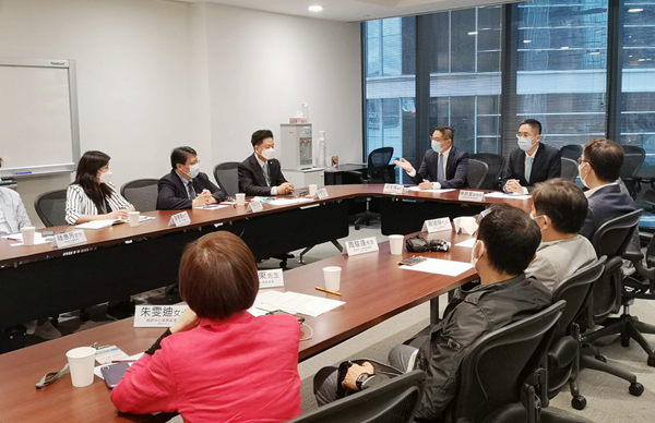 商專評審中心獻策振經濟