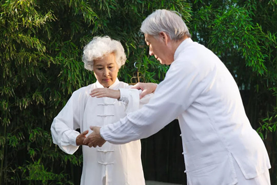 民政部：养老机构发现老年人为传染病人应及时报告