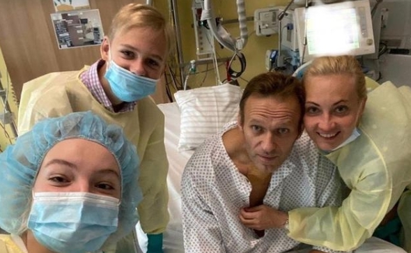 团队指纳瓦尔尼疑饮用酒店房内饮樽装水中毒