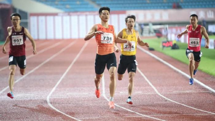 田径全锦赛：谢震业200米夺冠 李玲失撑杆跳冠军