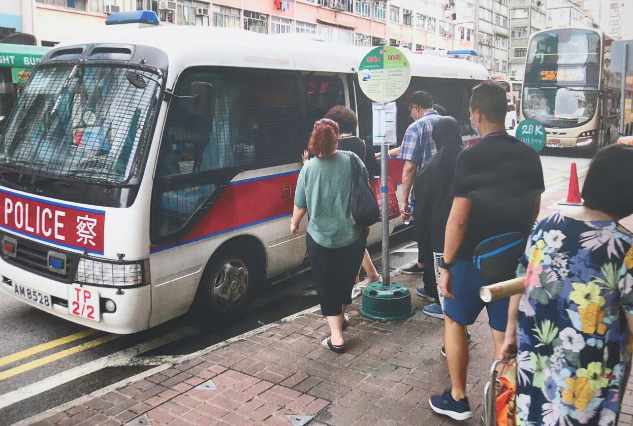 大埔警區「薄影」行動捣黑帮賭檔 拘37人