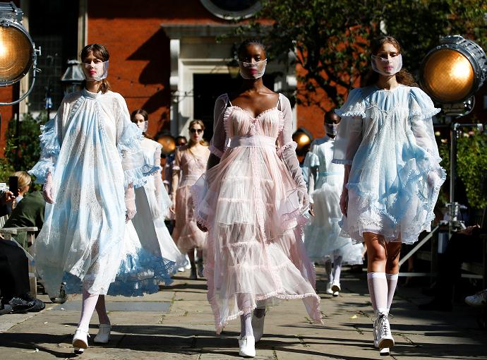 圖集｜倫敦：「防疫」時裝週