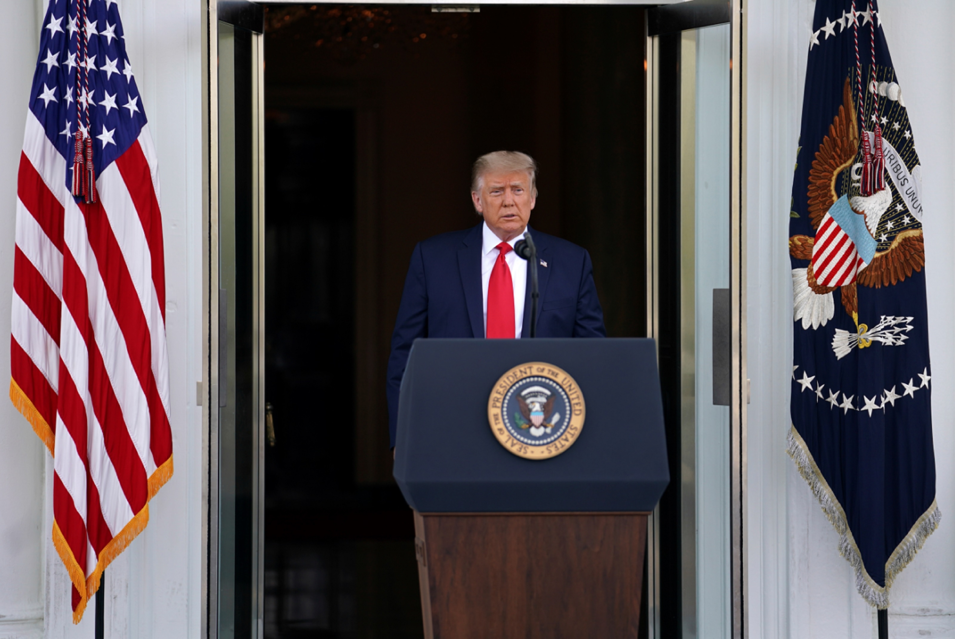 特朗普：预计2021年4月为全美提供足够新冠疫苗