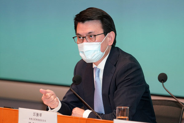 邱騰華：旅遊氣泡設雙檢測保險