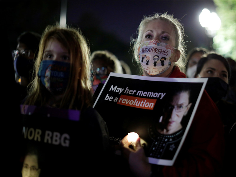 圖集 | 美國民眾点亮烛火 送别大法官金斯伯格