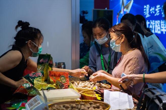 中国餐饮业实现恢复性增长