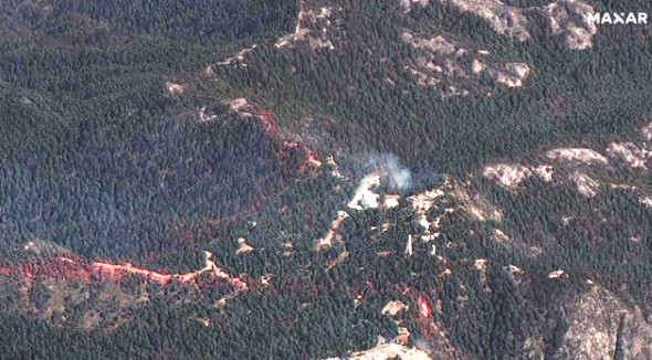 卫星航拍美国加州山猫野火 山脉连片烧成灰烬