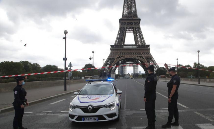 巴黎艾菲爾鐵塔接炸彈威脅一度疏散人群 現已重開