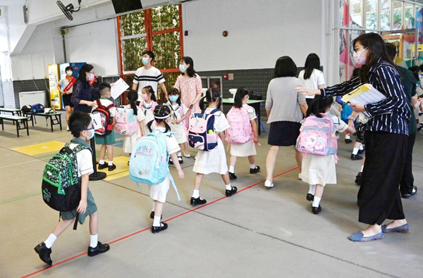復課首日校園做足防疫 學子見面至開心 家長說期待已久